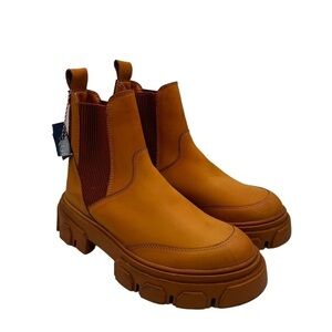 NEW Farm Rio Lug Sole Chelsea Boot 8